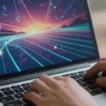 Personne utilisant Semrush pour trouver des mots-clés rentables.